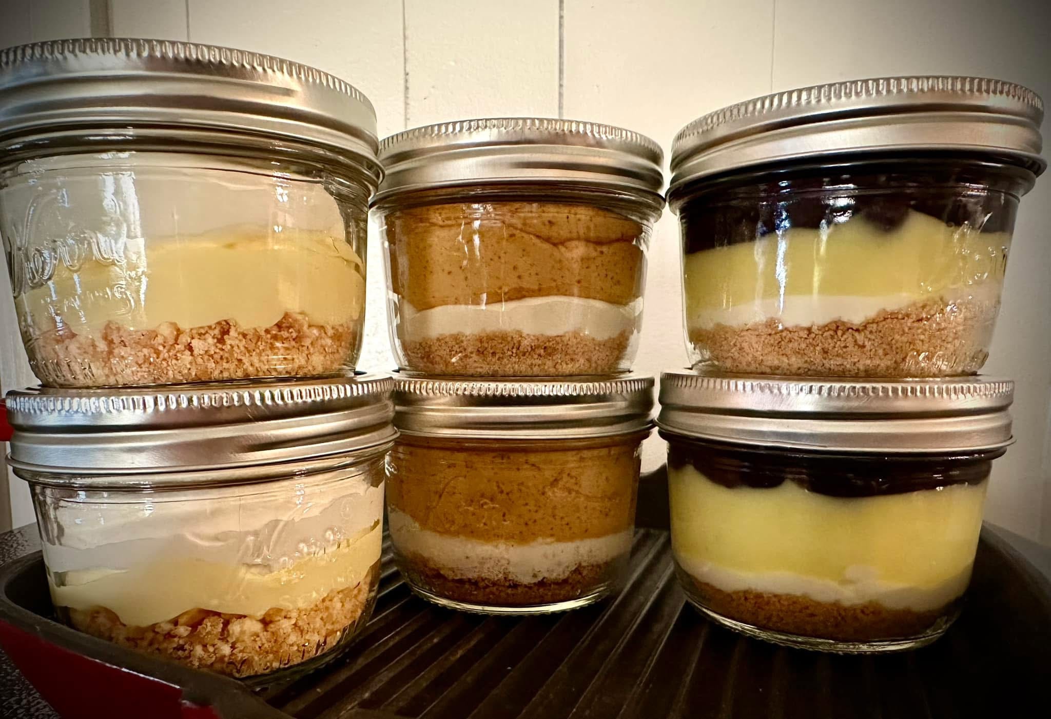 Mason jar cheesecakes in assorted flavors